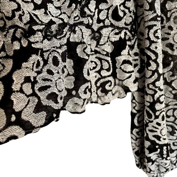 Anthropologie black and white floral vintage style ruffled v-neck blouse - Picture 6 of 8